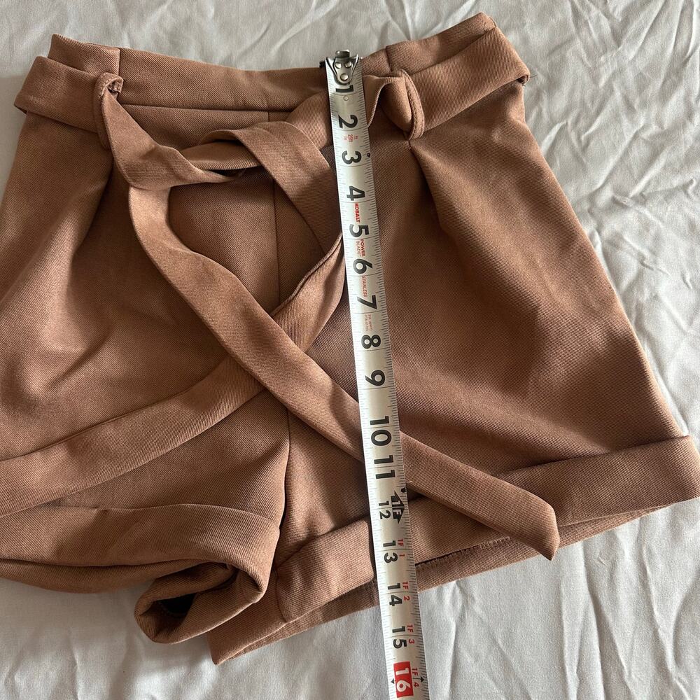 Blashe Tan, High Waisted, Suede, Belted, Cuffed Shorts- M - Picture 8 of 9